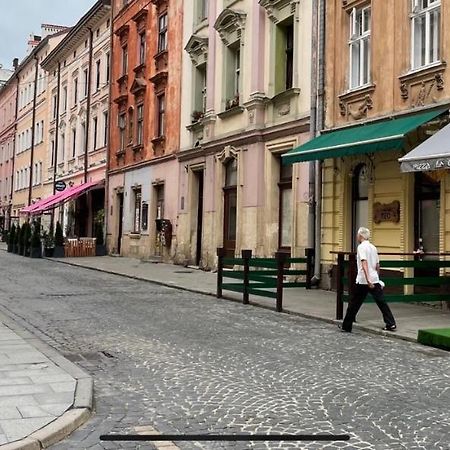 Вірменська 8 ลวีฟ ภายนอก รูปภาพ